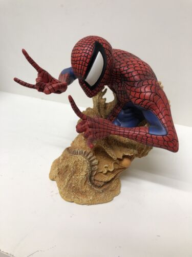 Spider-Man Marvel Universe Bust Statue | 224/5000 | Sculpted By Livingston