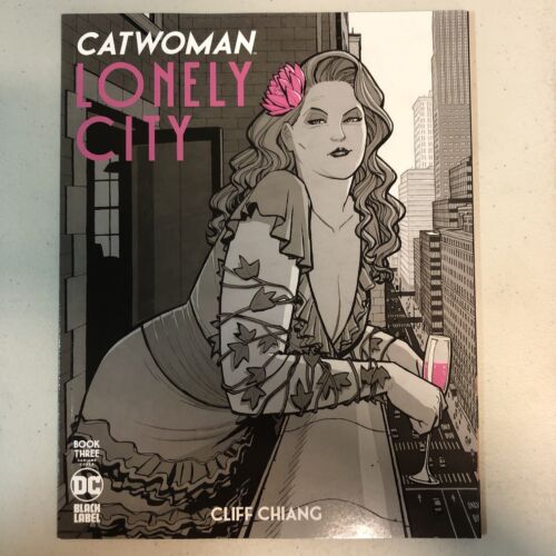 Catwoman Lonely City (2022) Book Thee + Variant By Cliff Chiang DC Black Label