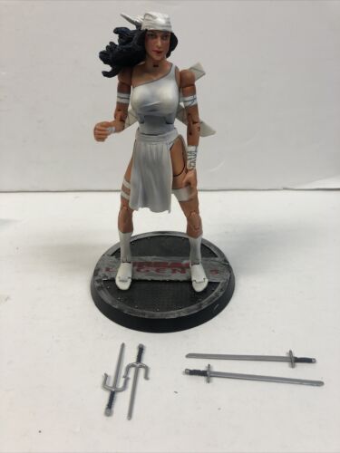 Elektra Marvel Legends Figure & Stand Urban Legends 2003 Toybiz  Complete Mint