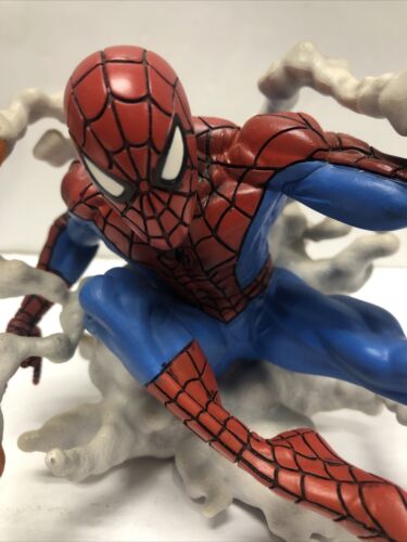 Diamond Select Toys •  Marvel Gallery • Pumpkin Bomb • Spider Man • PVC Statue