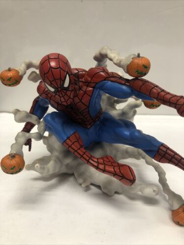 Diamond Select Toys •  Marvel Gallery • Pumpkin Bomb • Spider Man • PVC Statue