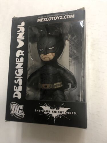 Gotham knight Batman Figurine ( Rocksteady ) - (In Memory Of The Gotham Knight )