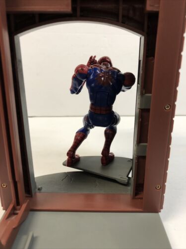 Spider-man 11 Sneak Attack Spider-man w/diorama 2003 Complete Mint