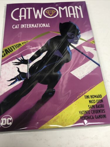 Catwoman: Cat International (2023) DC Comics TPB Tini Howard