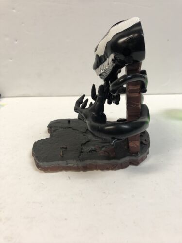 Spider-Man Classics Series 4 - Venom with Alien Ooze Base 2002 Mint No Ooze