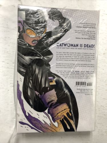 Catwoman Of East End Omnibus (2022) DC Comics HC | Ed Brubaker | Darwyn Cooke