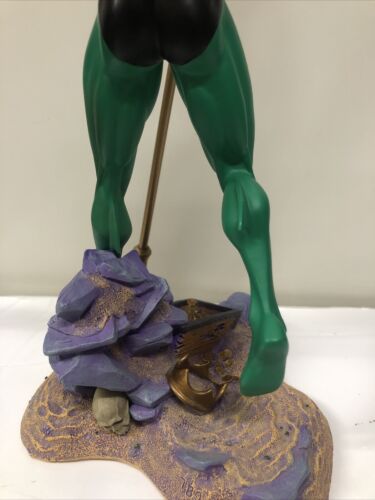 AQUAMAN Statue (2002) • DC DIRECT • 0643/1200 • Manufactured In China • Classic