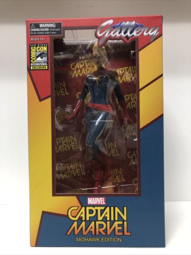 2016 Diamond Select Captain Marvel PVC Figure Comic Con Exclusive