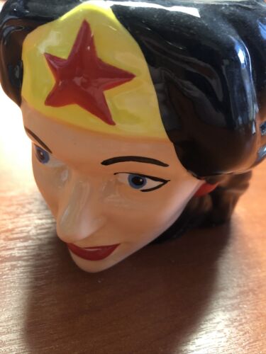 WONDER WOMAN MUG DC COMICS  COFFEE MUG