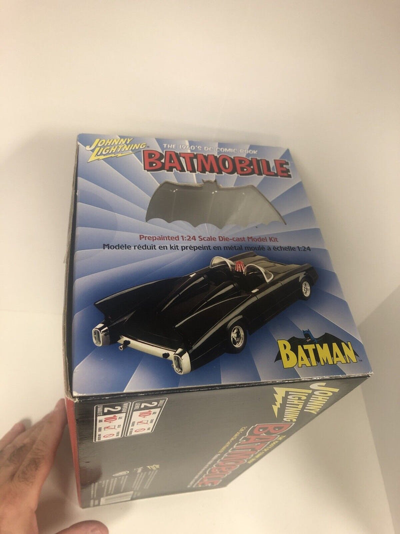 JOHNNY LIGHTNING 1960'S DC COMIC BOOK BATMOBILE 1:24 SCALE DIE-CAST MODEL KIT