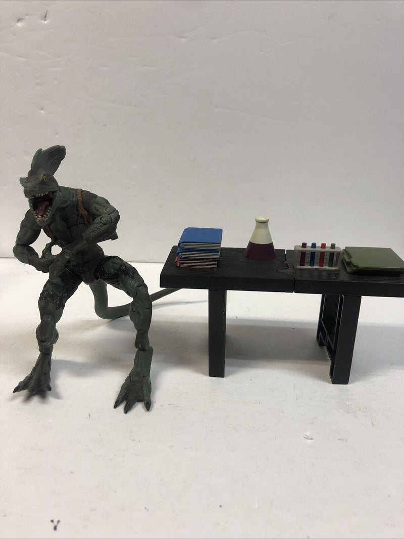 Spider-Man Ultimate Lizard w/Breakaway Lab Table ToyBiz  2004 Complete Mint