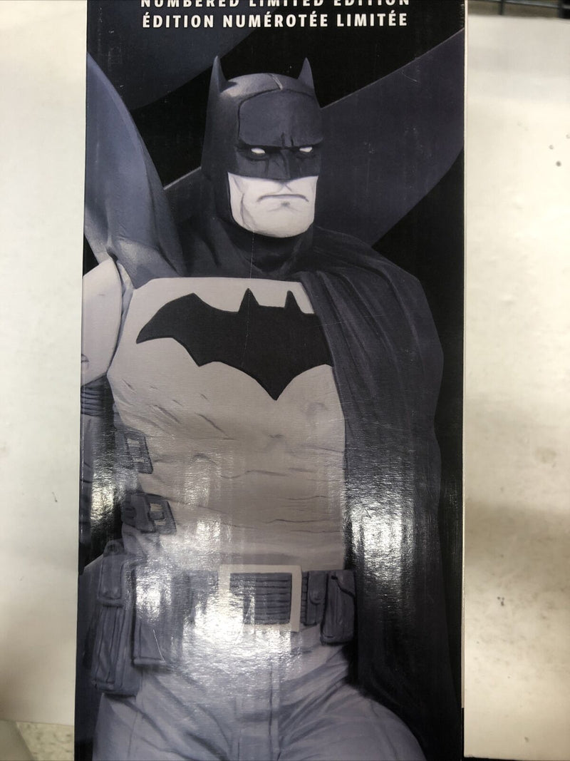 DC Collectibles Batman Black & White Batman b Rafael Albuquerque Statue