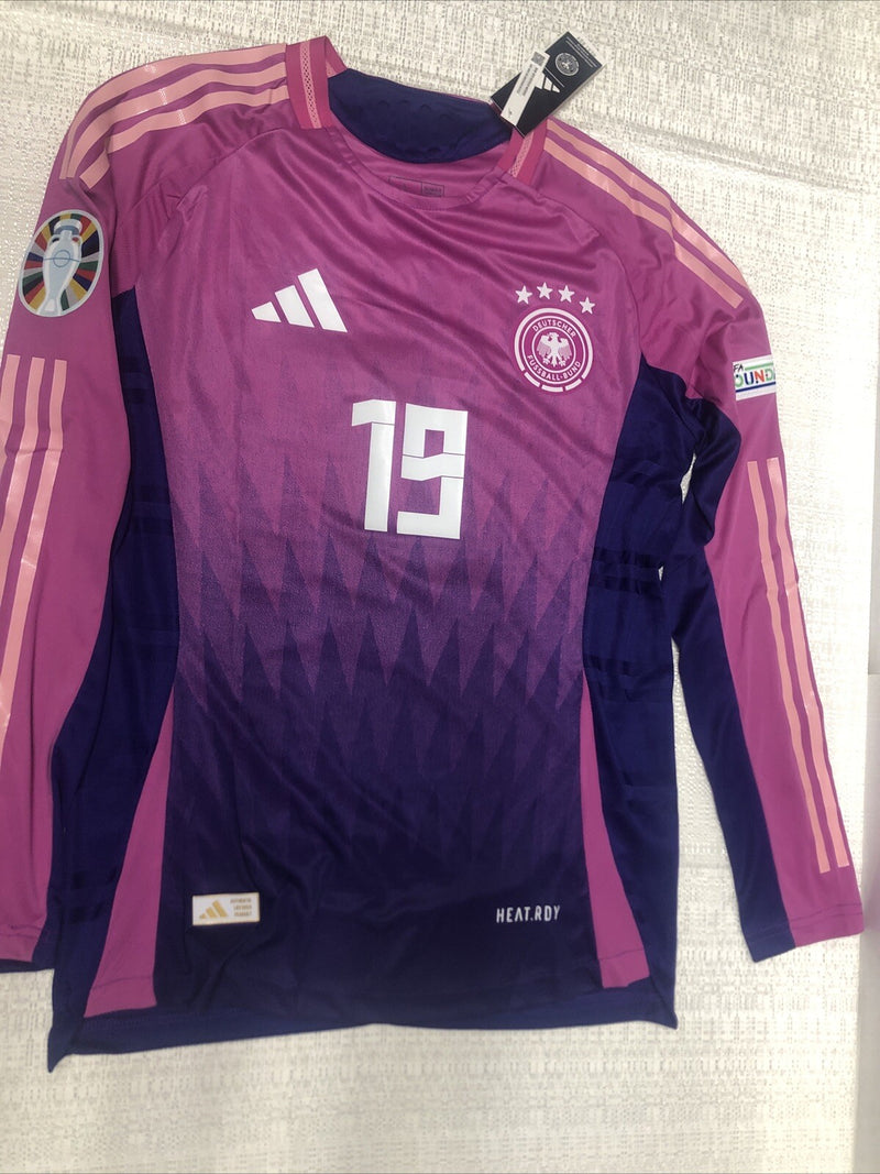 Sané • Pink And Purple