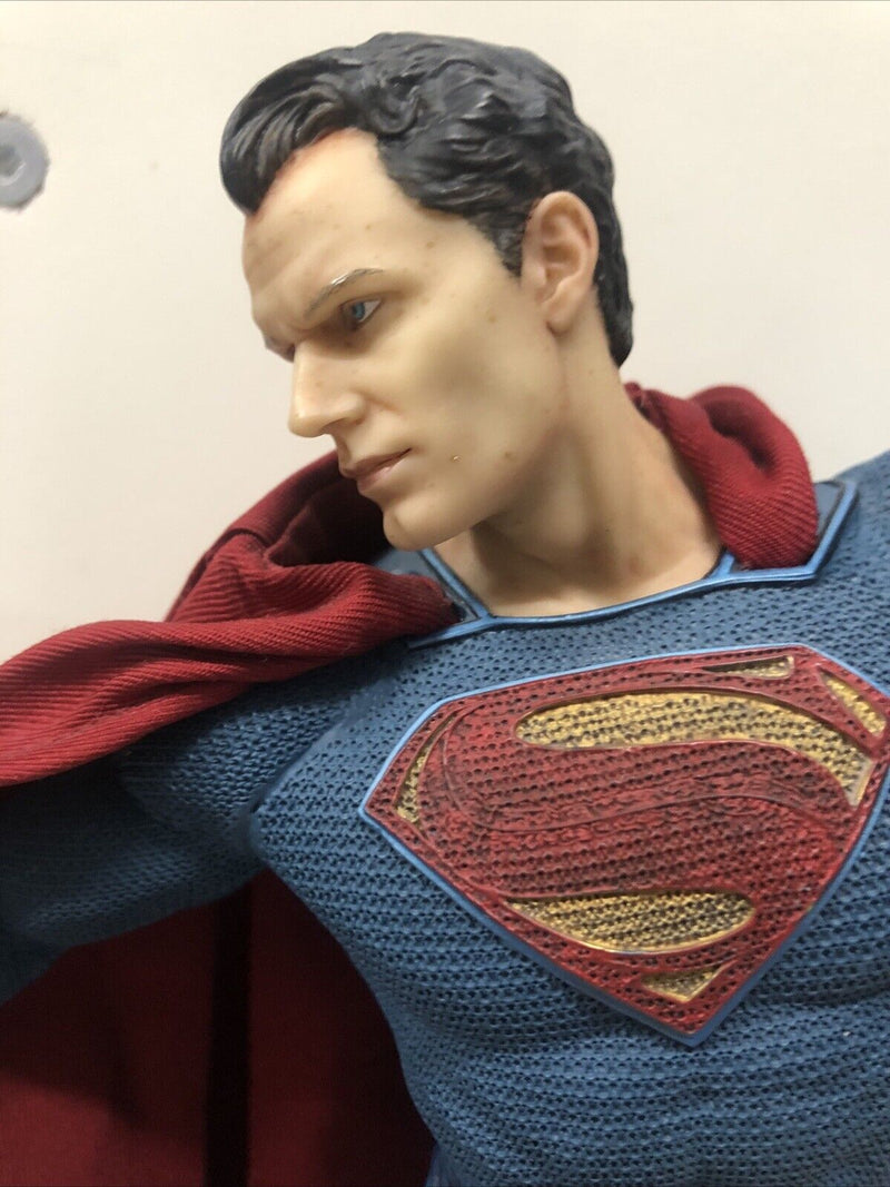 DC Collectibles Superman Dawn of Justice: Superman Statue • Broken Fingures