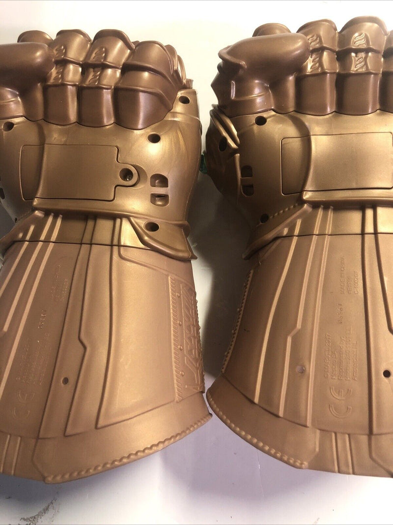 Infinty Gauntlet toy glove • Punch • Marvel Universe • Hasbro • Gold • Power