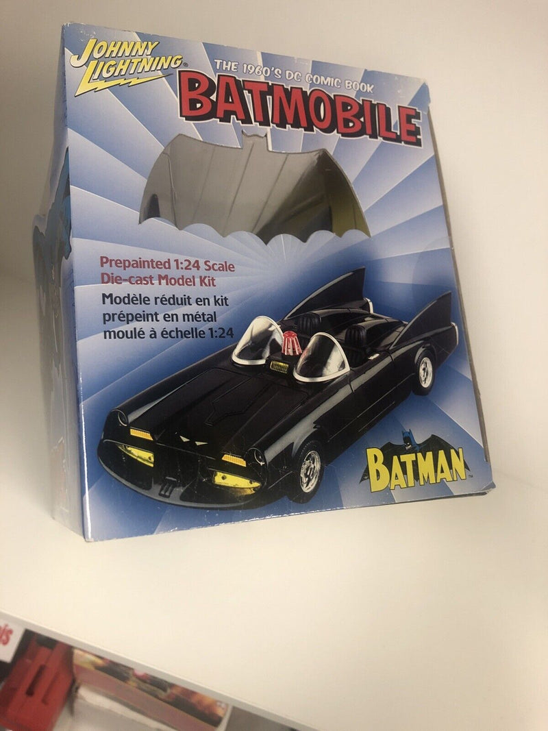 JOHNNY LIGHTNING 1960'S DC COMIC BOOK BATMOBILE 1:24 SCALE DIE-CAST MODEL KIT