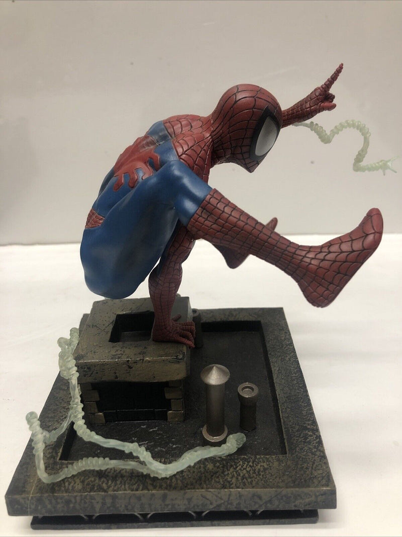 Marvel Diamond (2019) Select Gallery • Diorama • Spider-Man Statue • Spiderman