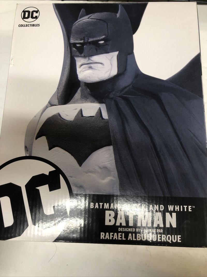 DC Collectibles Batman Black & White Batman b Rafael Albuquerque Statue