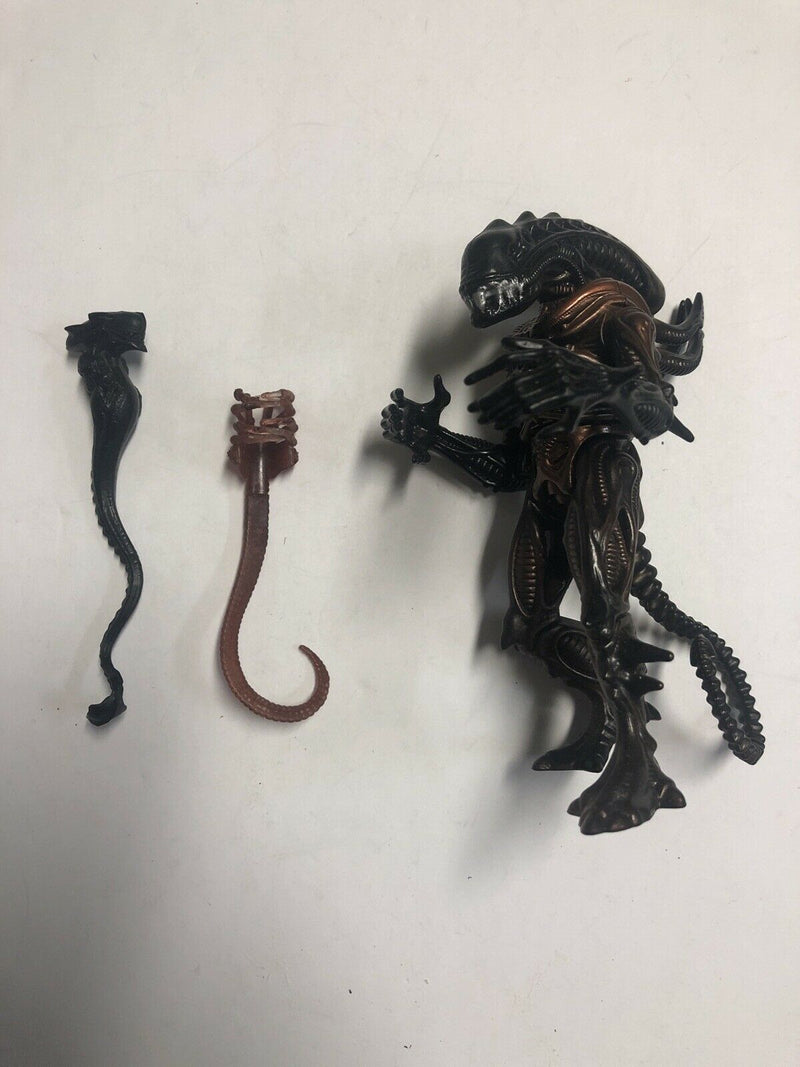 1992 Kenner Scorpion Alien With Card Back And Accessories